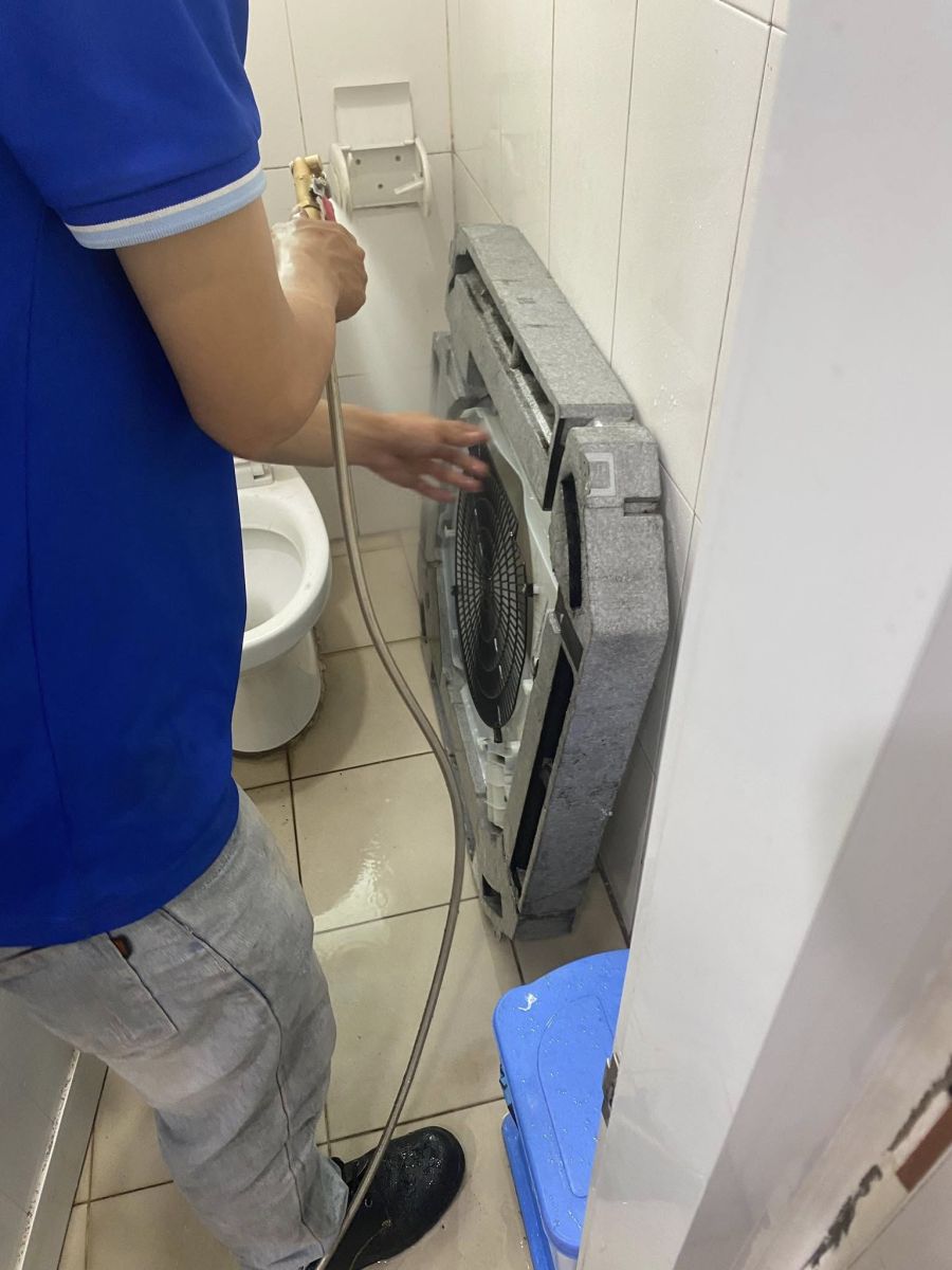 vệ sinh điều hòa nhà hàng tại Q.1 TP.HCM